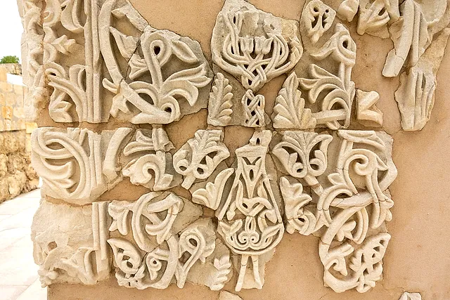 Carved stone decoration with intertwined plant motifs from Medina Azahara